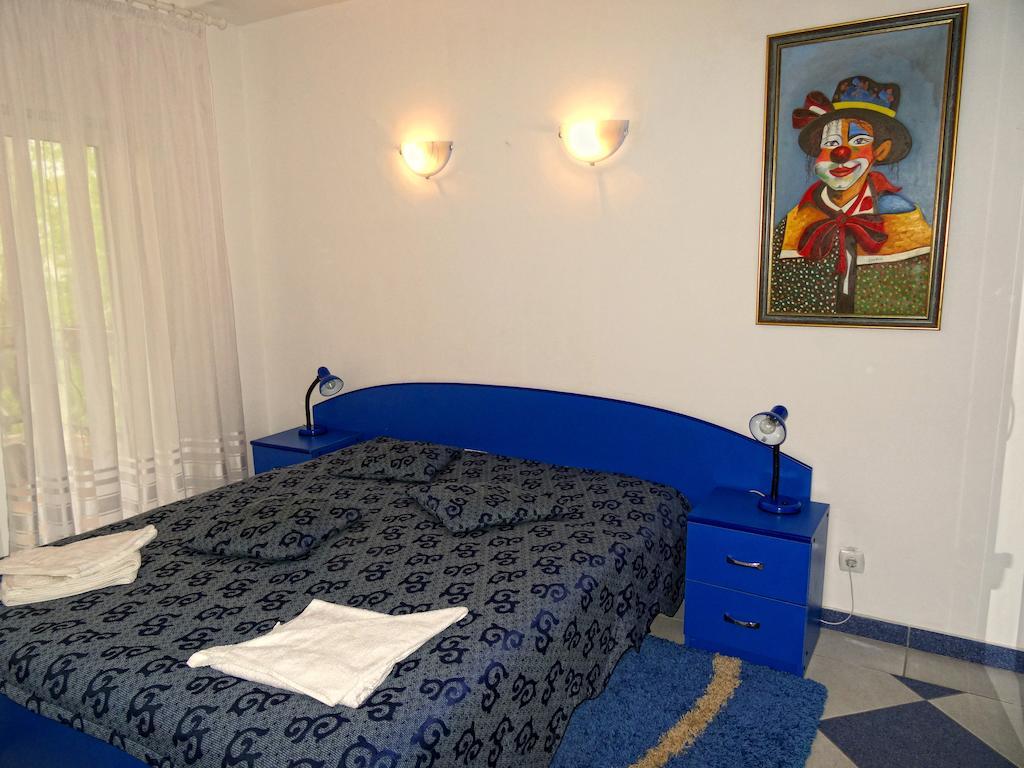 Club Topaz Apartments 尼普顿 客房 照片