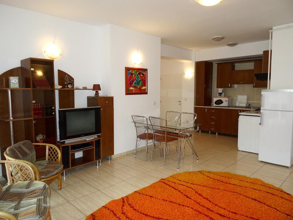 Club Topaz Apartments 尼普顿 客房 照片