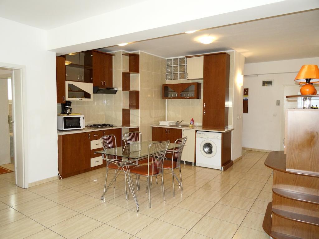 Club Topaz Apartments 尼普顿 客房 照片