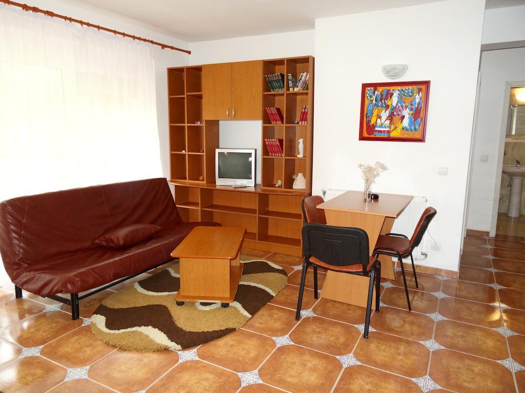 Club Topaz Apartments 尼普顿 客房 照片