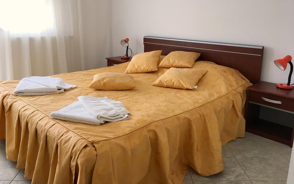 Club Topaz Apartments 尼普顿 外观 照片