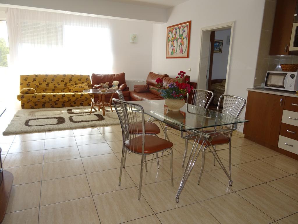 Club Topaz Apartments 尼普顿 外观 照片