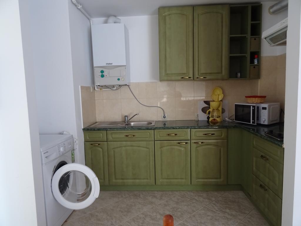 Club Topaz Apartments 尼普顿 客房 照片