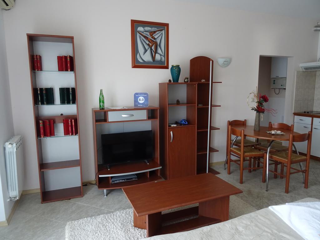 Club Topaz Apartments 尼普顿 外观 照片