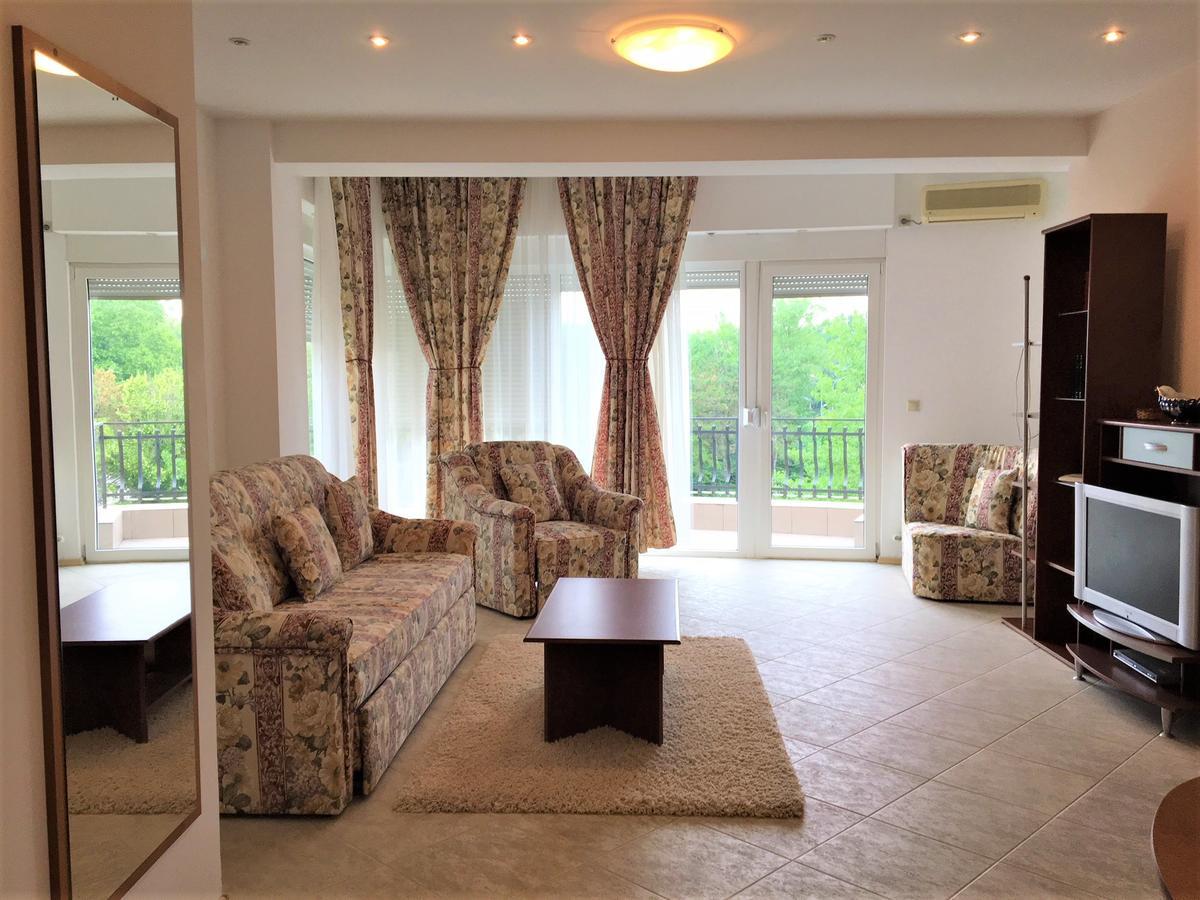 Club Topaz Apartments 尼普顿 外观 照片